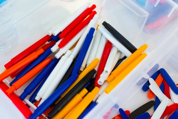 Verdiene von Zuhause aus mit Kugelschreiber-Montage | Heimarbeit